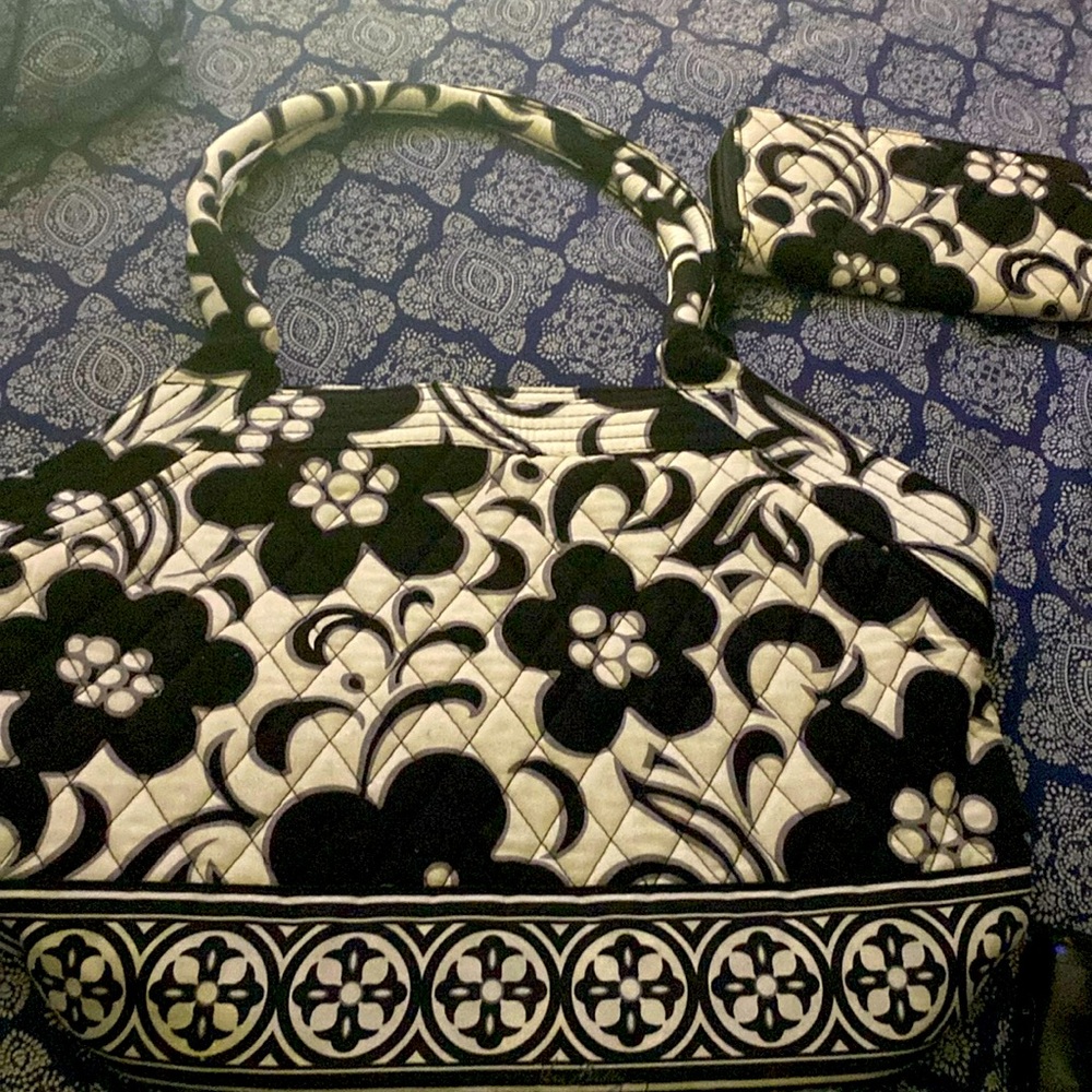 Vera Bradley hand bag black and white
